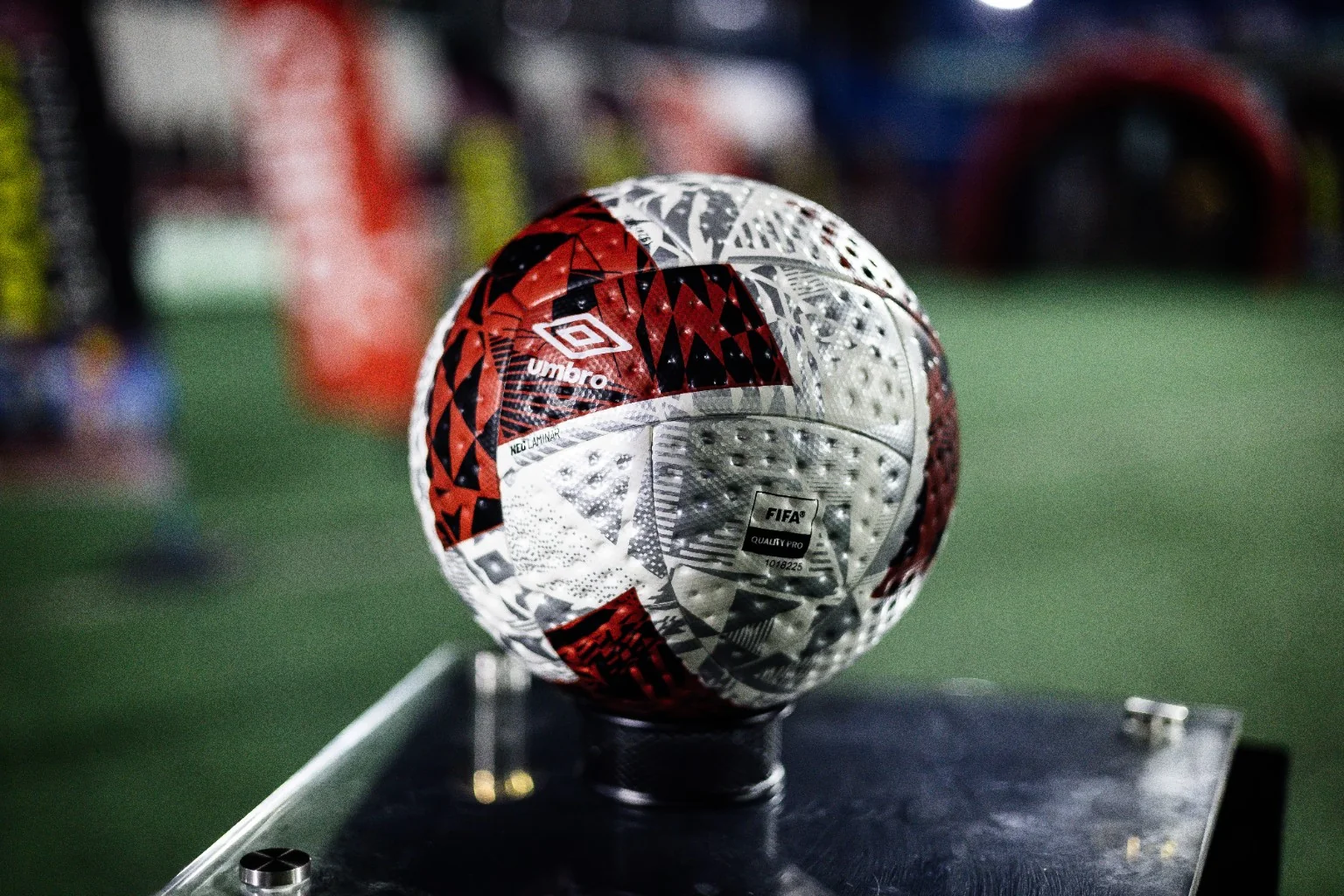 Bola oficial em destaque